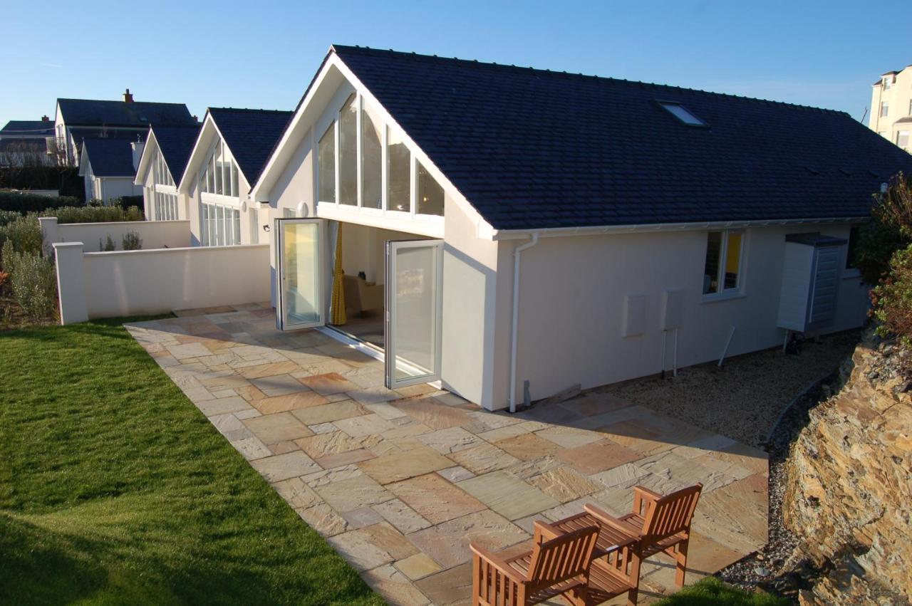 Beautiful, Modern Villa 5 Mins Walk From The Stunning Bay At Trearddur Holyhead Exterior foto