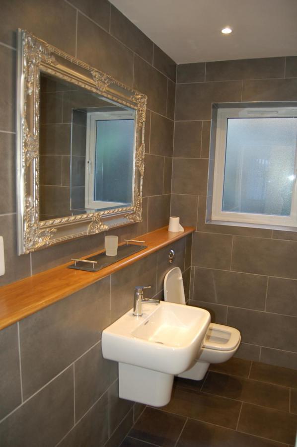 Beautiful, Modern Villa 5 Mins Walk From The Stunning Bay At Trearddur Holyhead Exterior foto